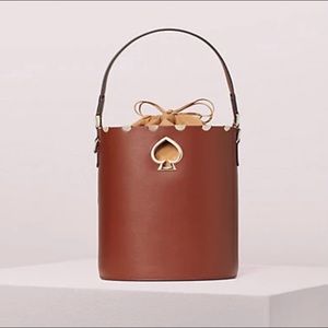 Suzy scallop small bucket bag